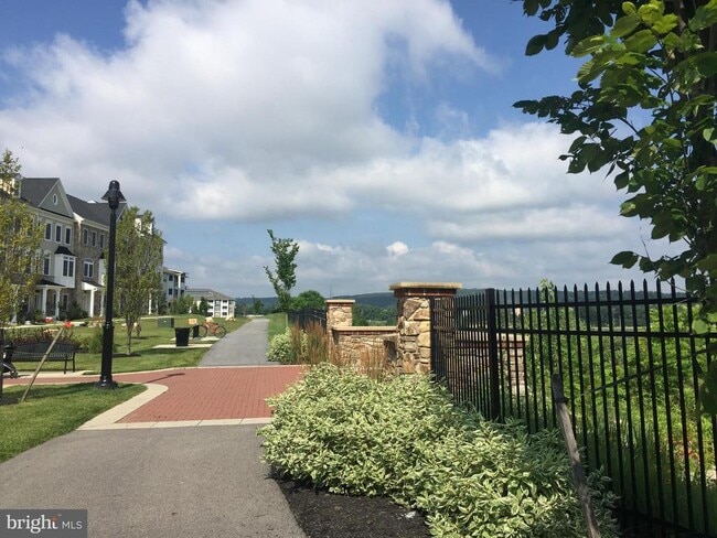 Photo - 503 Cliff Ln