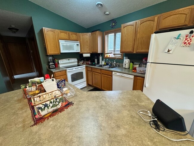 Photo - 2 Bedroom/ 2 Bathroom Home located in Tom'...