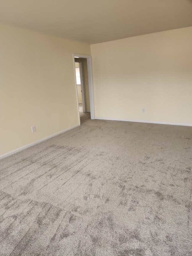 Photo - 3211 Meridian St N