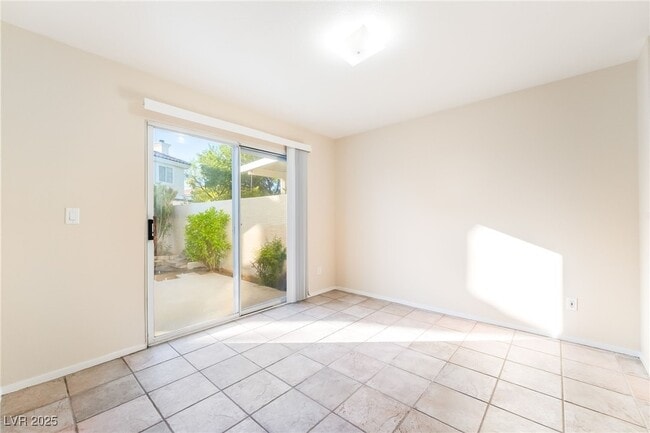 Photo - 435 Coral Sea St