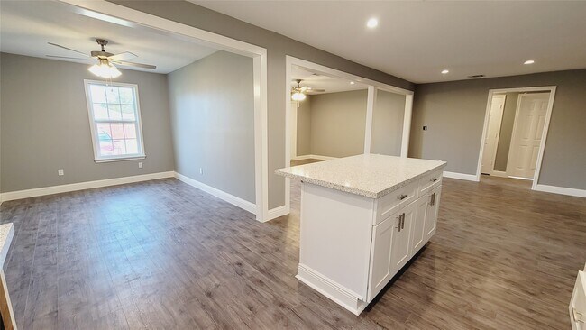 Photo - 4034 Dreyfus St