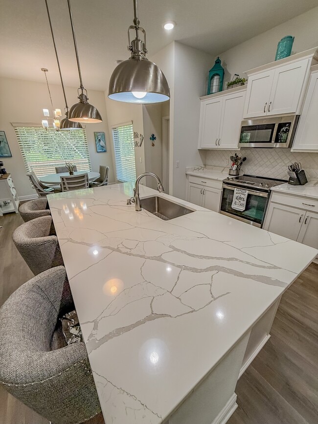 Photo - 2437 Hilton Dr