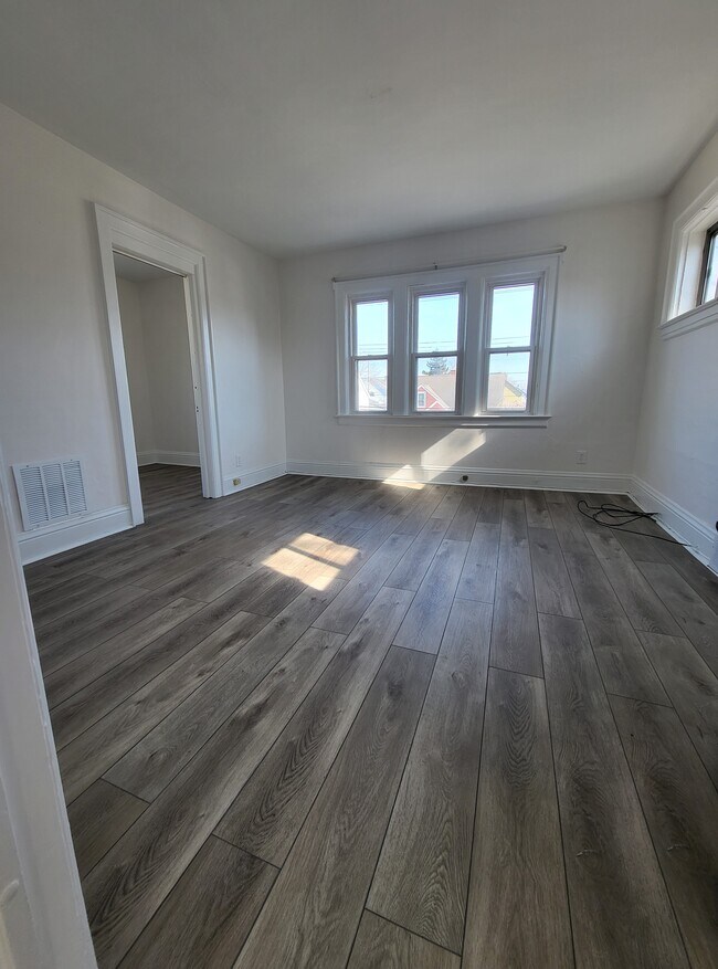 Living Room - 200 Crocker St Apartments Unit Upper