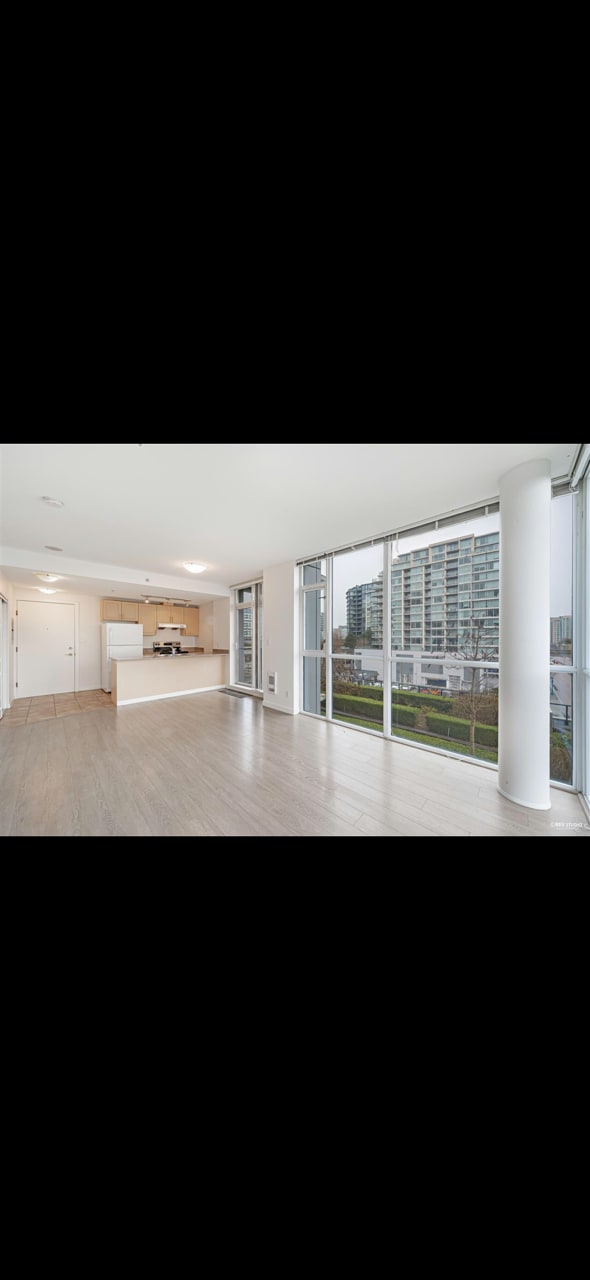 6133 Buswell St Unité 1 bedroom condo
