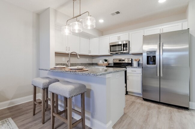 Building Photo - 1000 Henry Pl Blvd Unit 802