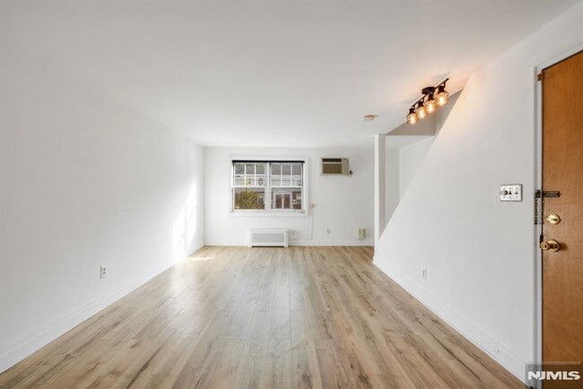 Photo - 25 Hastings Ave Apartamento Unidad B