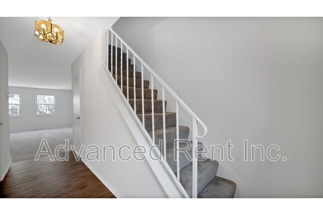 Photo - 10 Watkins Glen Ct