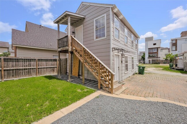 Building Photo - 3310 Crawford St Unit B