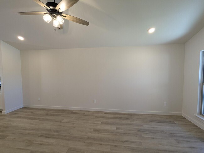 Photo - 2008 Cottonwood Ave