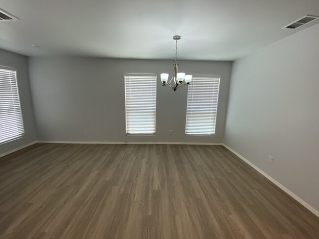 Photo - 3/2 duplex in Lincoln 16!