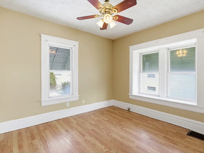 Photo - 691 Lafollette St