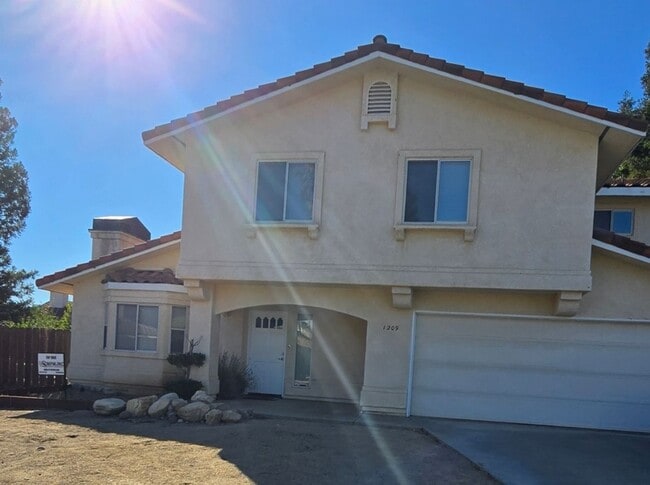 Building Photo - 3-bedroom 2.5 bath home