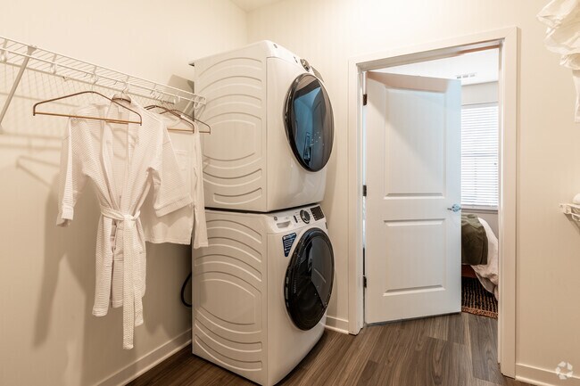 1Br, 1Ba, 726 Sqft
