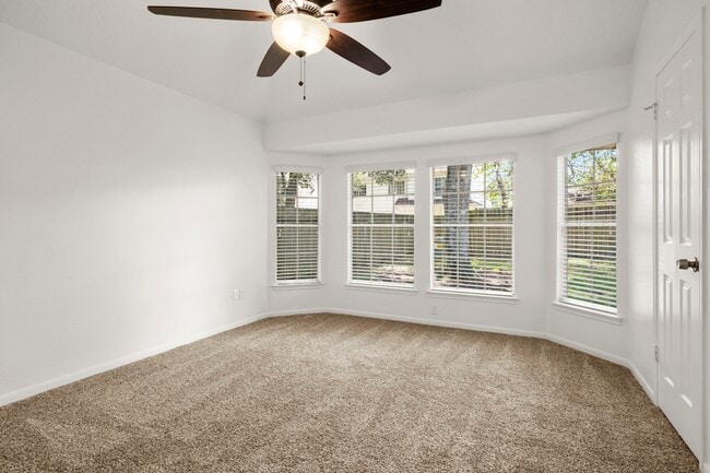 Building Photo - 16014 Lakestone Dr