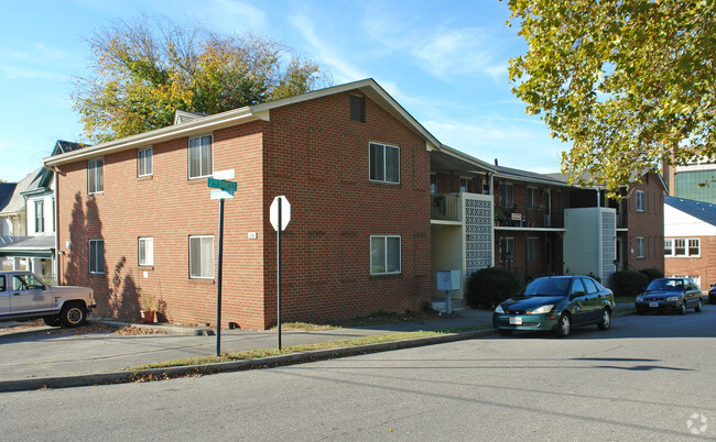 Building Photo - Mountain Manor Rental