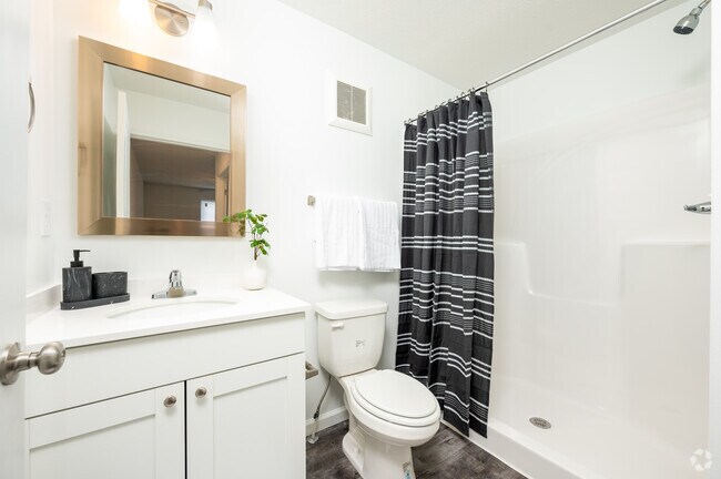2BR, 2BA - 1,085SF - Primary Bathroom - The Reserve at Madison Flatts