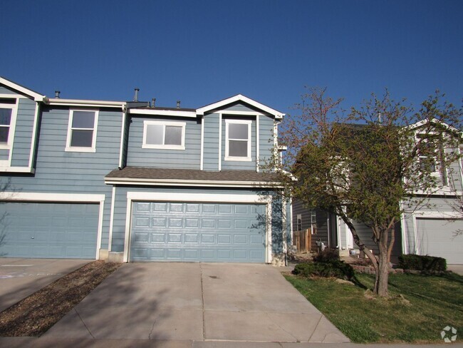 Building Photo - Duplex style townhome in Fox Run -Walking ...