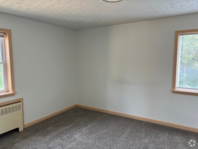 Building Photo - 1589 Summit Rd Rental