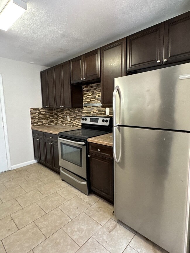 Photo - 8103 Joffre Dr