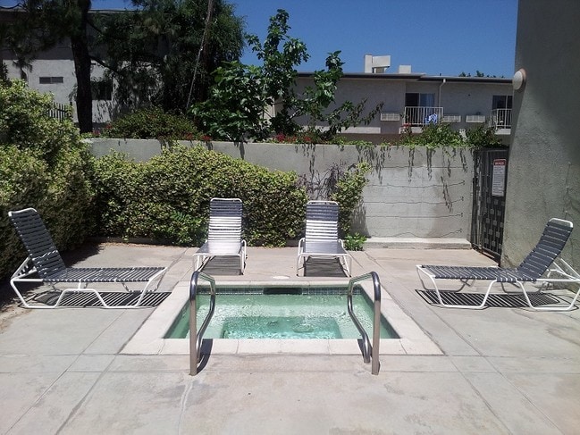 Photo - Oak Knoll Apartments