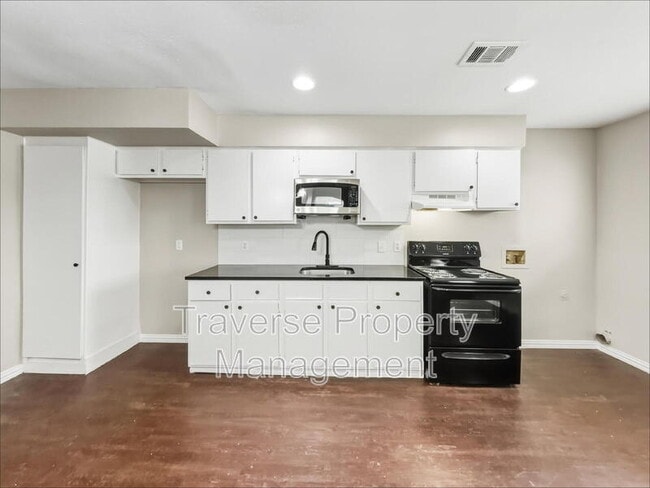 Photo - 1215 Lowe St