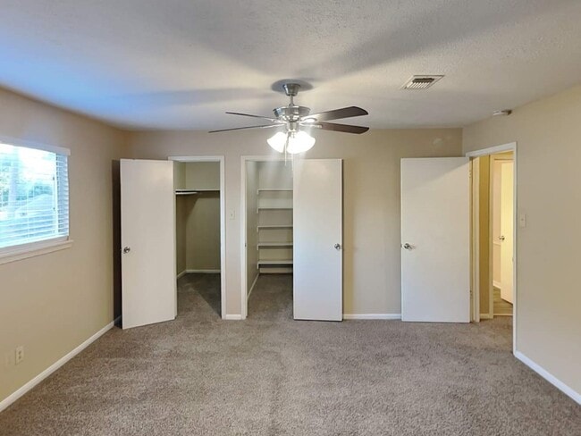 Building Photo - 5702 Kiowa Timbers Dr