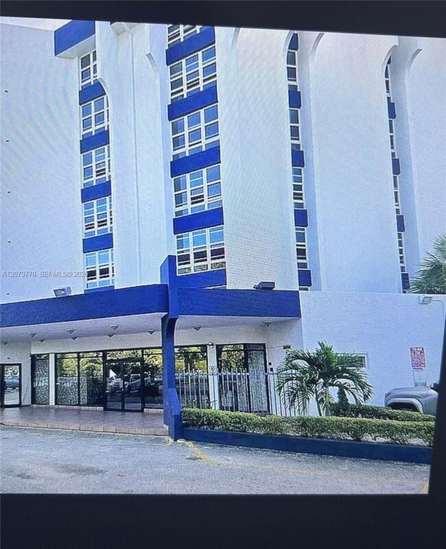 Building Photo - 9682 Fontainebleau Blvd Unit 103
