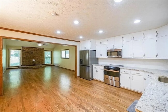 Room in Single Family Home on Azalea Dr