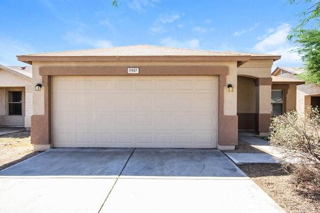 Building Photo - 11621 W Bloomfield Rd Rental