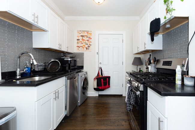 Photo - 3819.5 N Greenview Ave Unit W3