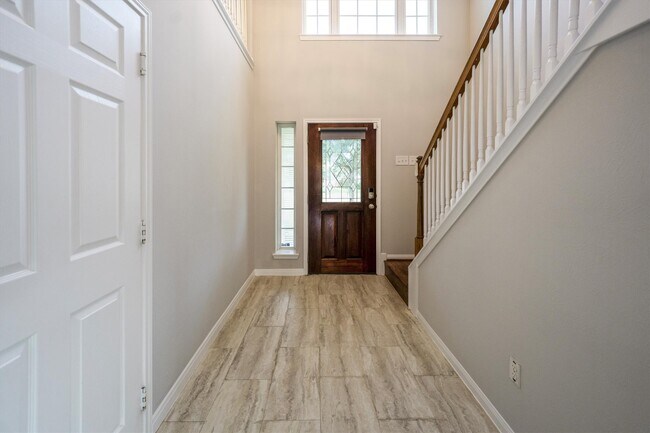 Photo - 10902 Barker View Dr