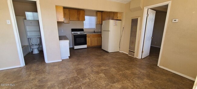 Photo - 8817 Lawson St