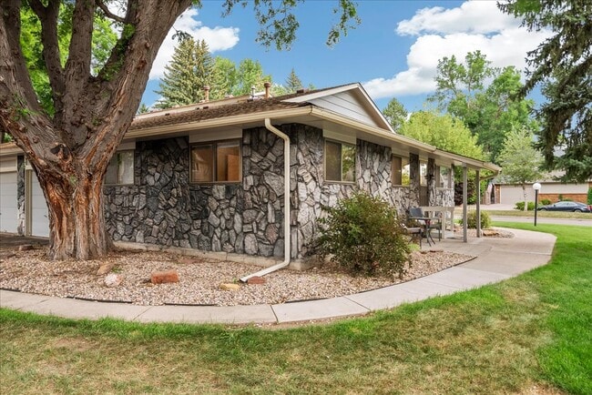 Photo - 1001 Strachan Dr