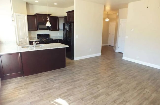 Photo - Charming 3 Bedroom Townhome with 2.5 Baths & 2 Car Garage in Cedar City, Utah!