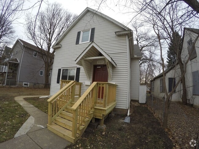 Building Photo - 3023 Dupont Ave N Rental