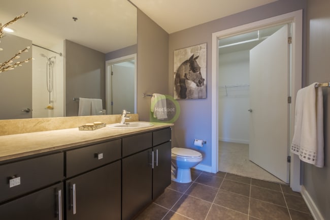 Photo - 160 W Kinzie St