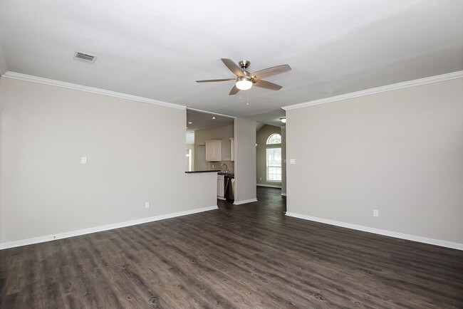 Photo - 611 Inglewood Ct