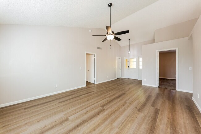 Photo - 515 W Montoya Ln