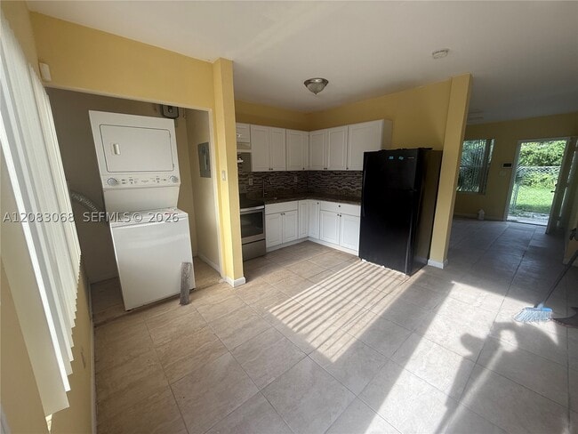 14 NW 169th St Unit 2