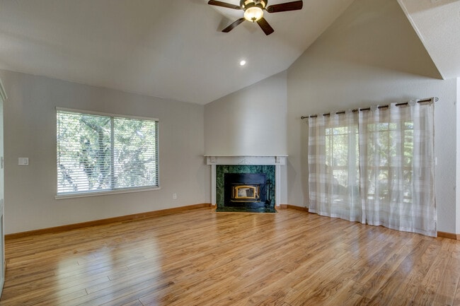 Photo - 9526 Victorian Wy