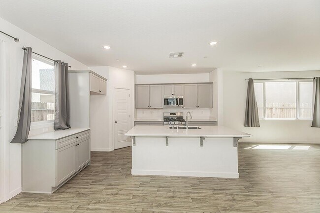 Photo - 2844 N Vahe Ave