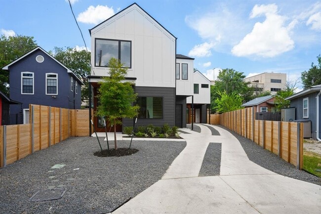 Building Photo - 913 Capitol Ct