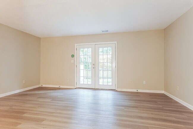 Photo - 904 Cedar Crest Dr