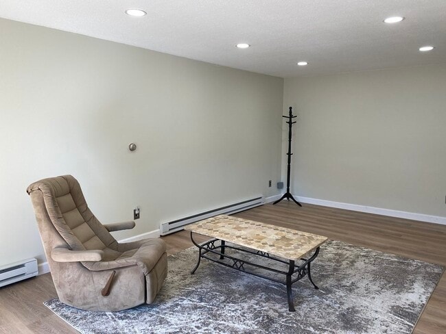 Photo - 1208 Greendale Ave Unidad 209