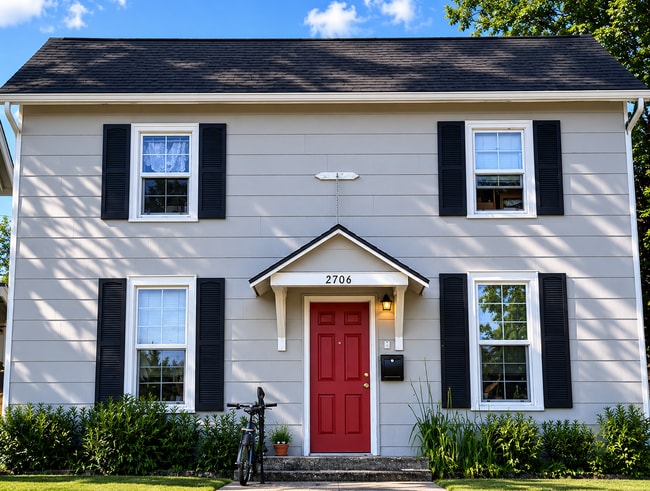 Building Photo - 3 Bedroom, 1 Bathroom Home in Sunnyland! Lawncare included with ample parking