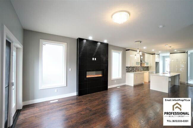 Photo - 9812 159 St NW