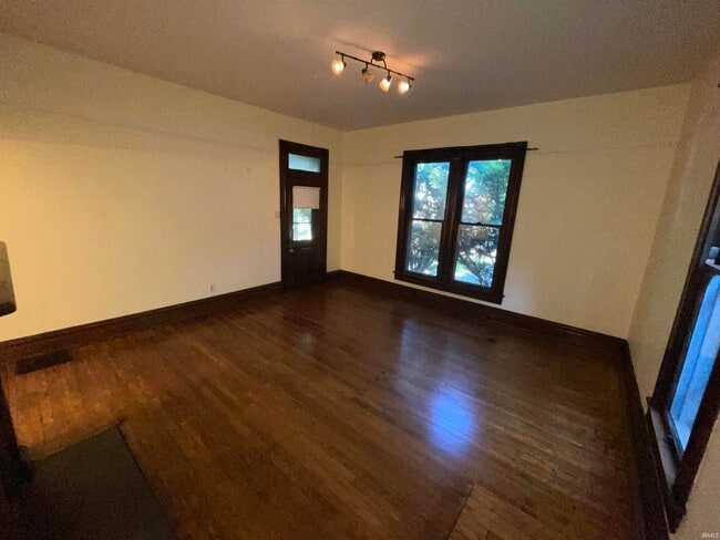 Photo - 301 E University St