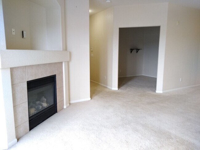 Photo - Super Fly 1 Bedroom with Large Study, 1 1/... Unit 717