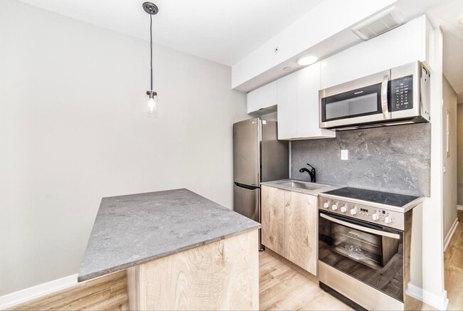 Building Photo - 70 King Street East