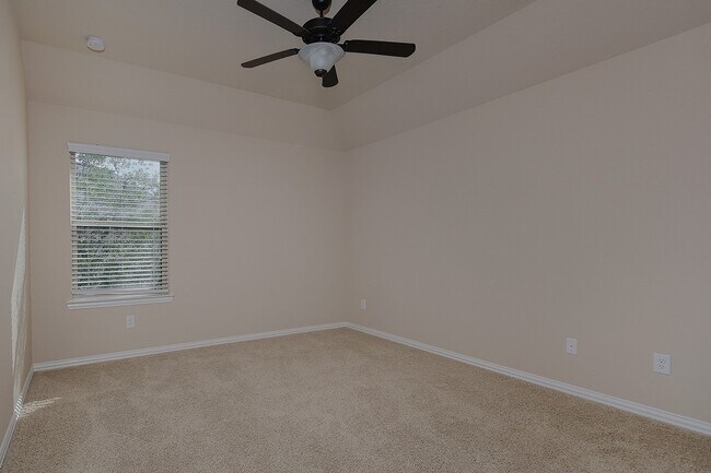 Photo - 7 Prism Point Place